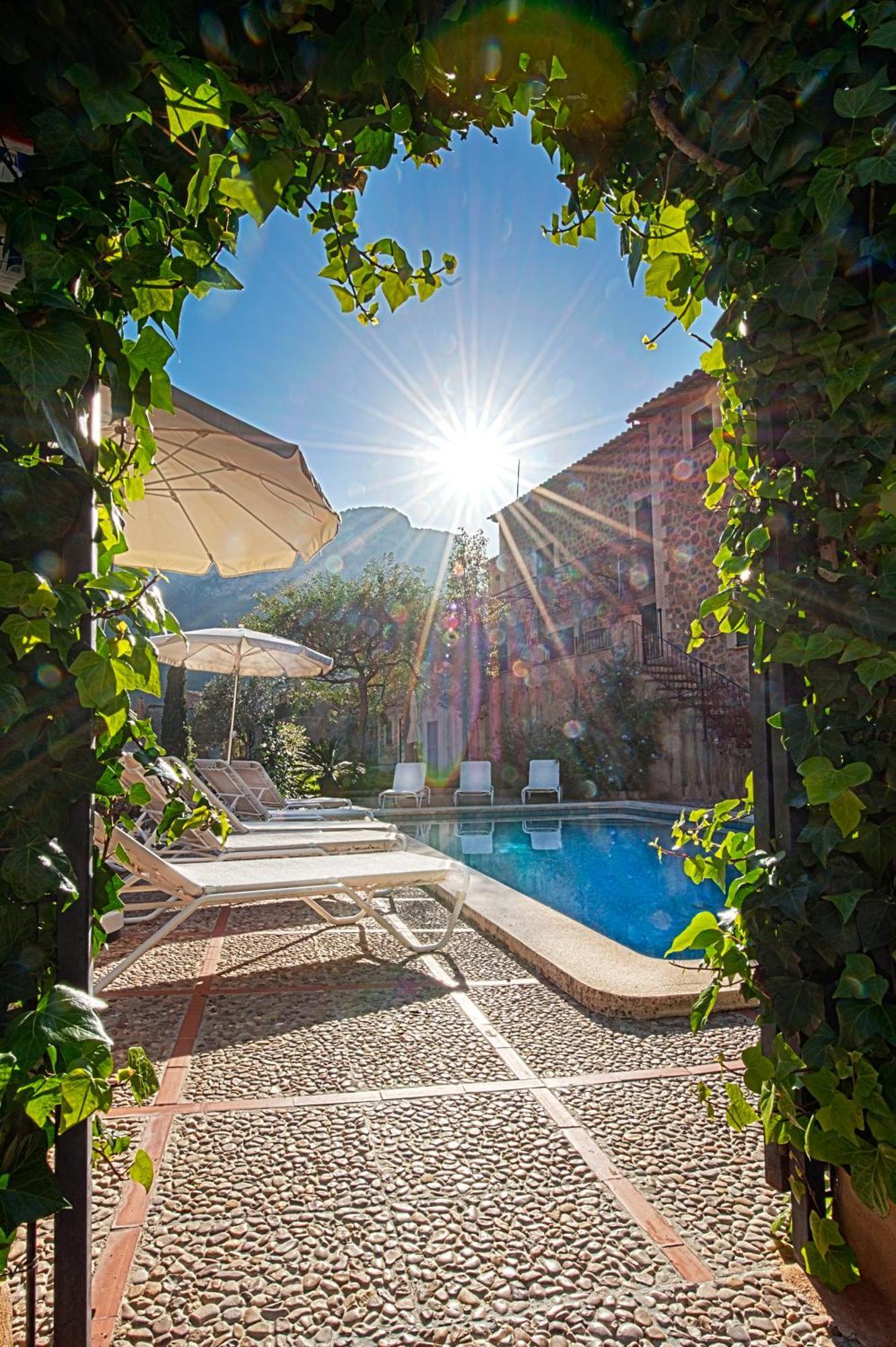 Hotel Y Apartamentos Des Puig Deia Bagian luar foto